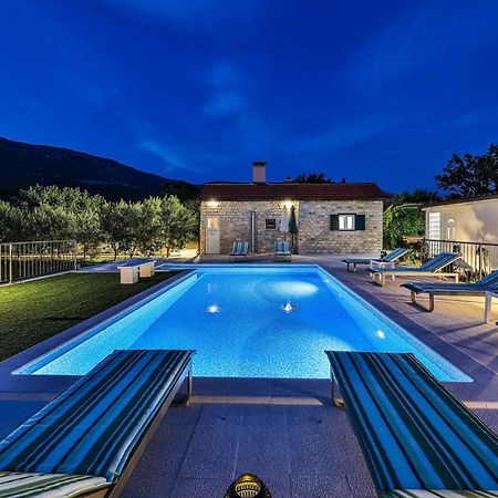 Home Away From Home With Outdoor Pool, Botanical Garden And A Beautiful Sea View Kastela Dış mekan fotoğraf