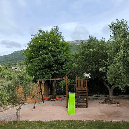 Home Away From Home With Outdoor Pool, Botanical Garden And A Beautiful Sea View Kastela Dış mekan fotoğraf