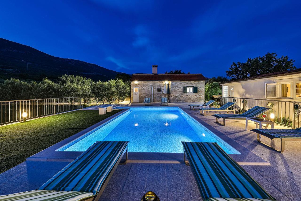 Home Away From Home With Outdoor Pool, Botanical Garden And A Beautiful Sea View Kastela Dış mekan fotoğraf