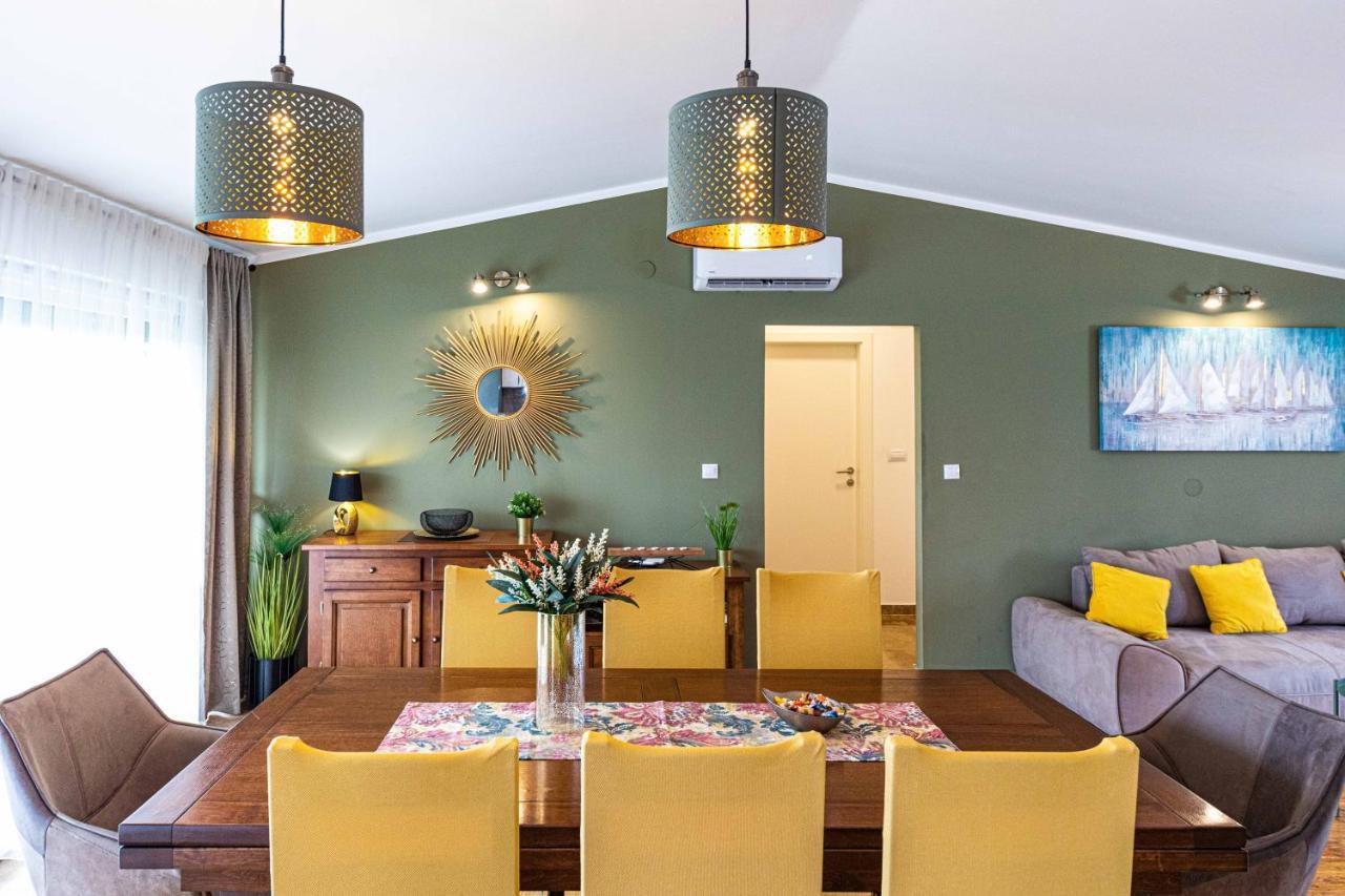 Home Away From Home With Outdoor Pool, Botanical Garden And A Beautiful Sea View Kastela Dış mekan fotoğraf