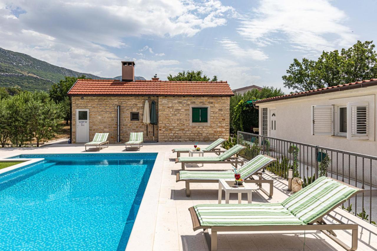 Home Away From Home With Outdoor Pool, Botanical Garden And A Beautiful Sea View Kastela Dış mekan fotoğraf