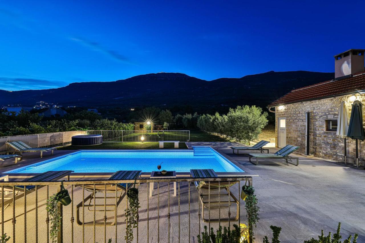 Home Away From Home With Outdoor Pool, Botanical Garden And A Beautiful Sea View Kastela Dış mekan fotoğraf