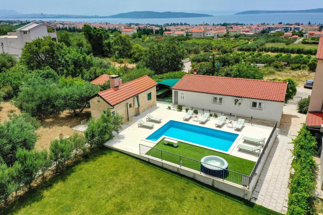 Home Away From Home With Outdoor Pool, Botanical Garden And A Beautiful Sea View Kastela Dış mekan fotoğraf