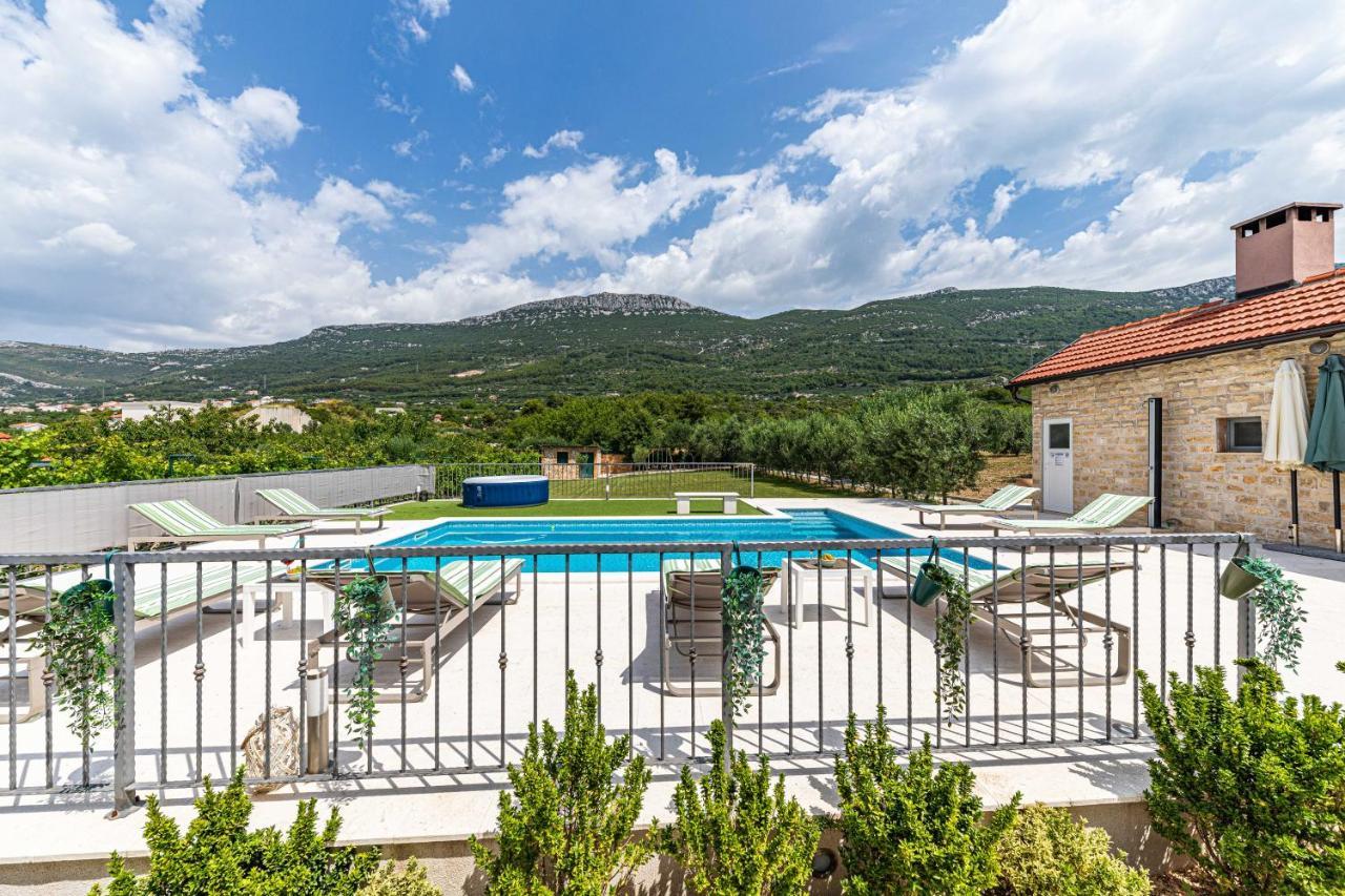 Home Away From Home With Outdoor Pool, Botanical Garden And A Beautiful Sea View Kastela Dış mekan fotoğraf