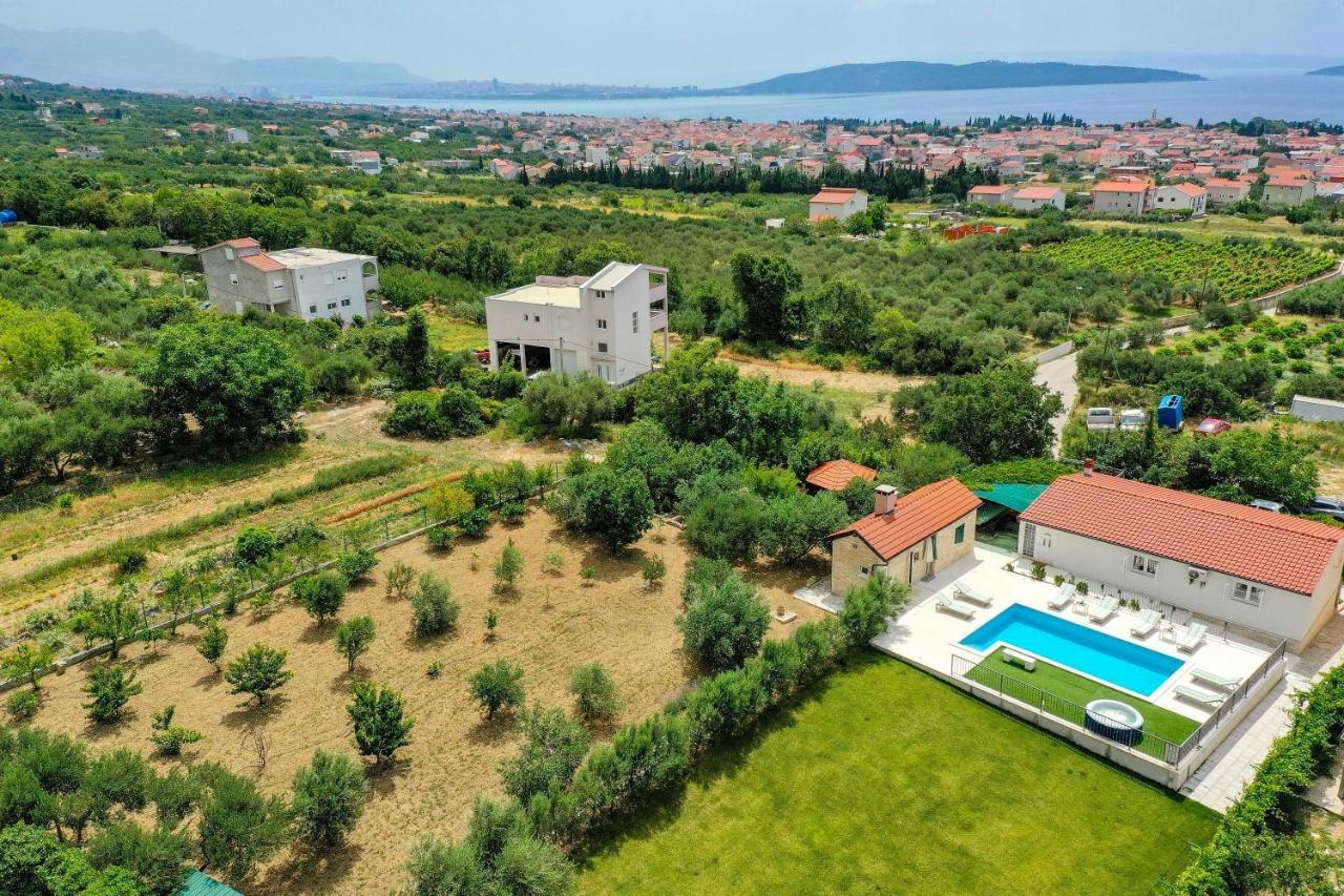 Home Away From Home With Outdoor Pool, Botanical Garden And A Beautiful Sea View Kastela Dış mekan fotoğraf