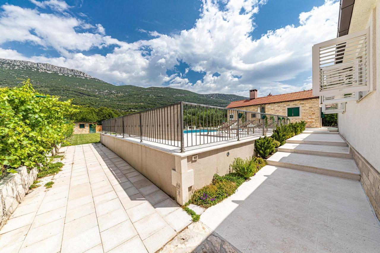Home Away From Home With Outdoor Pool, Botanical Garden And A Beautiful Sea View Kastela Dış mekan fotoğraf
