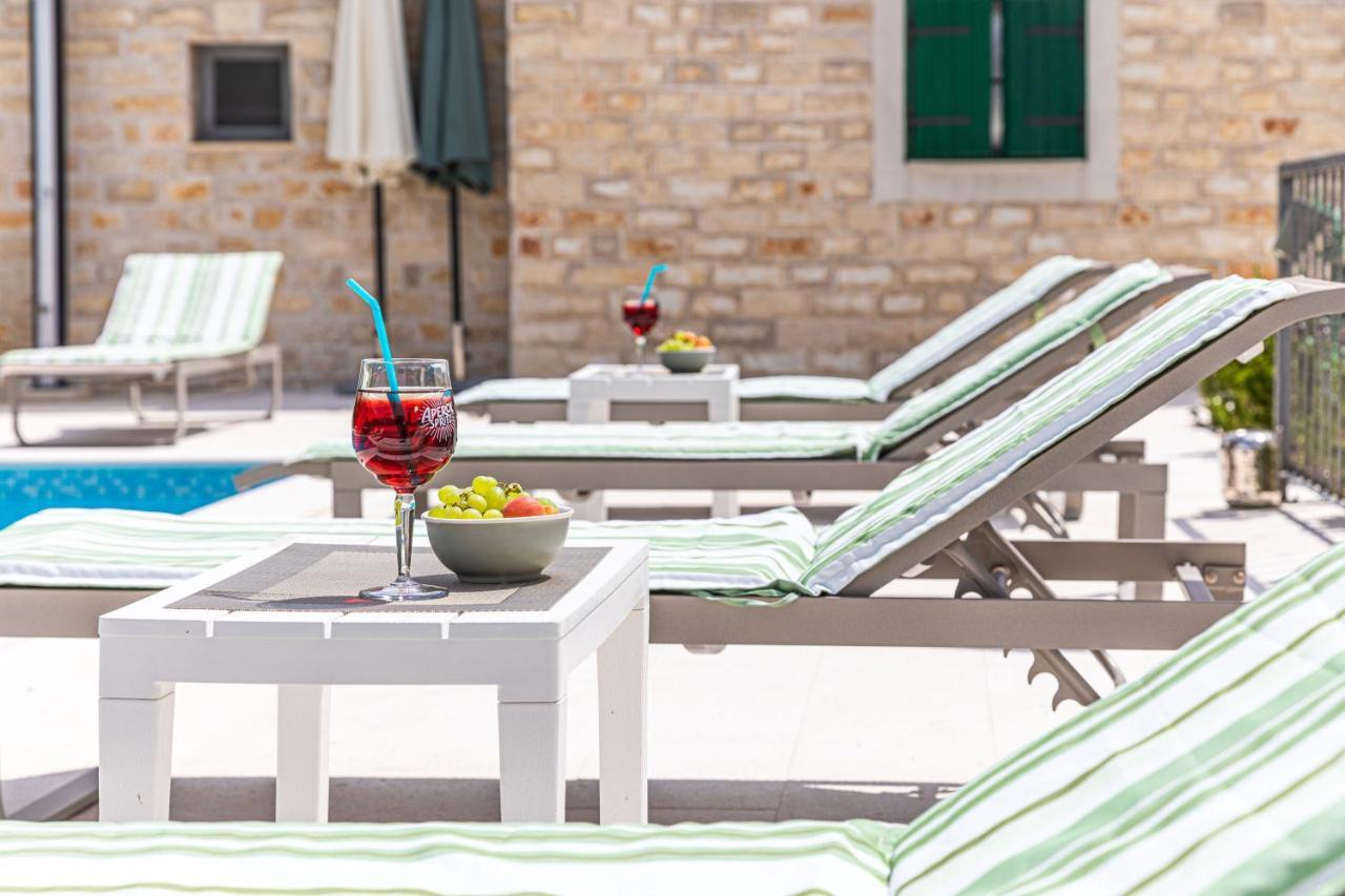 Home Away From Home With Outdoor Pool, Botanical Garden And A Beautiful Sea View Kastela Dış mekan fotoğraf