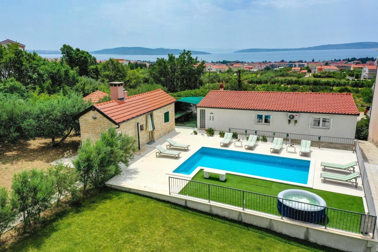 Home Away From Home With Outdoor Pool, Botanical Garden And A Beautiful Sea View Kastela Dış mekan fotoğraf