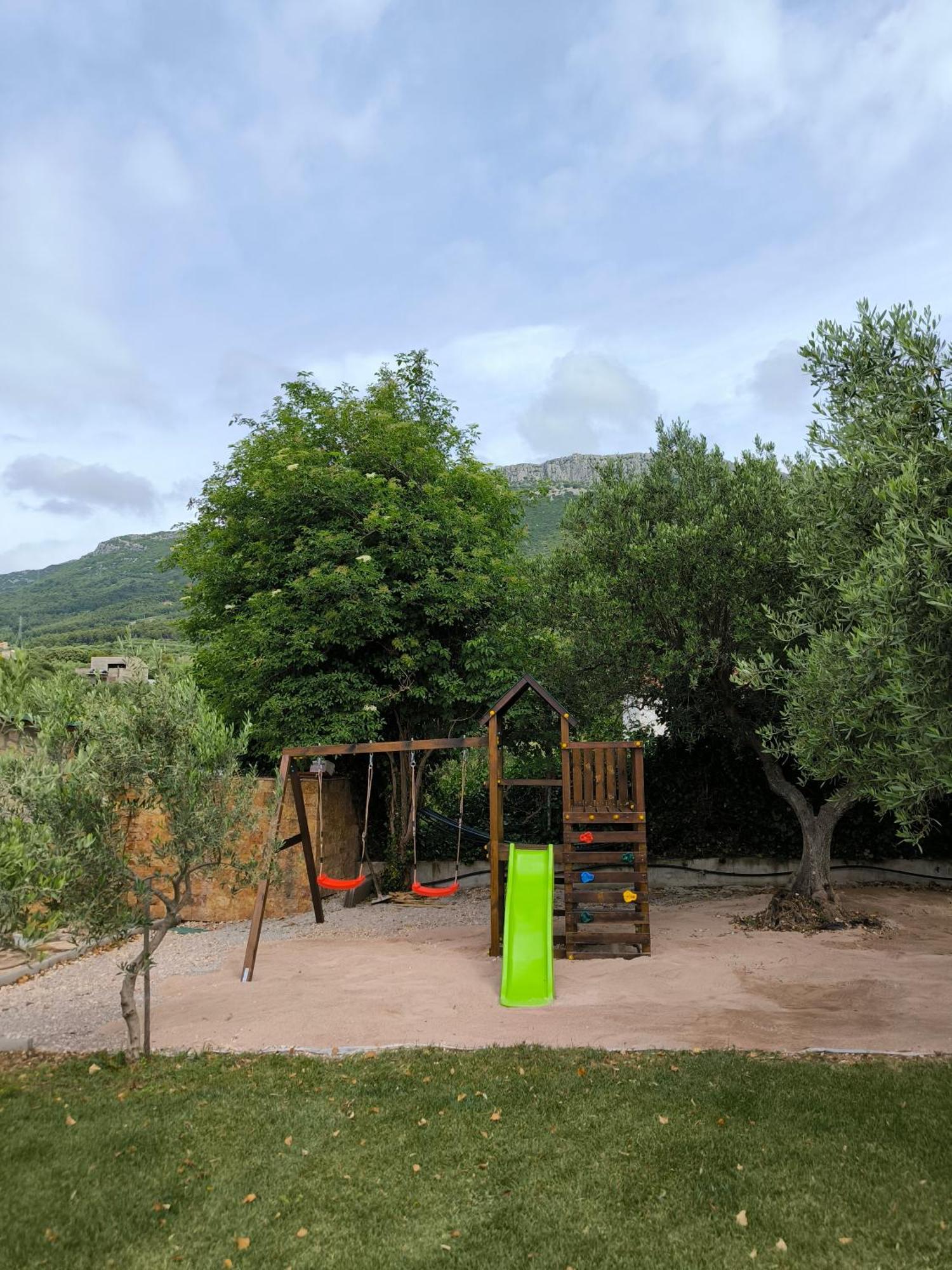 Home Away From Home With Outdoor Pool, Botanical Garden And A Beautiful Sea View Kastela Dış mekan fotoğraf