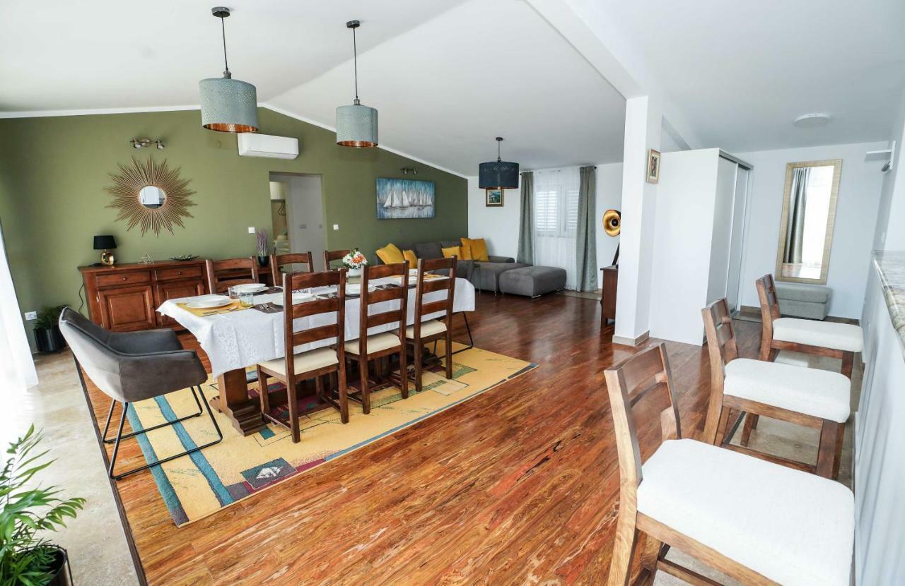 Home Away From Home With Outdoor Pool, Botanical Garden And A Beautiful Sea View Kastela Dış mekan fotoğraf
