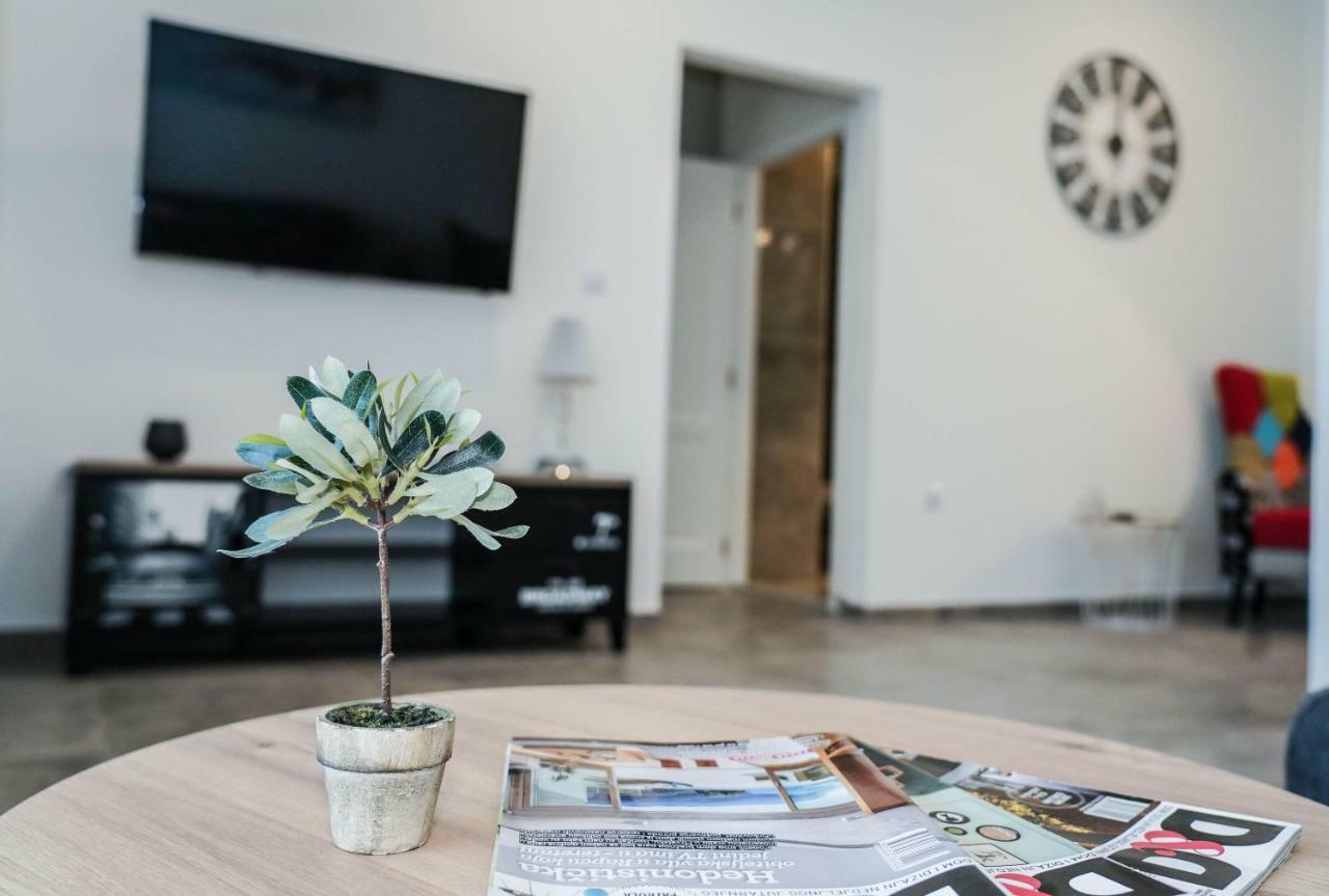 Home Away From Home With Outdoor Pool, Botanical Garden And A Beautiful Sea View Kastela Dış mekan fotoğraf