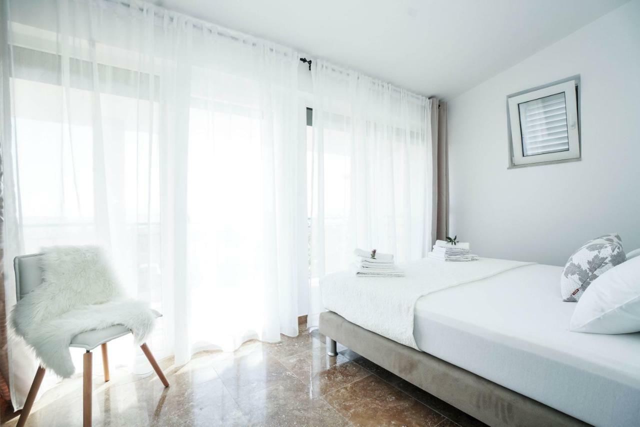 Home Away From Home With Outdoor Pool, Botanical Garden And A Beautiful Sea View Kastela Dış mekan fotoğraf