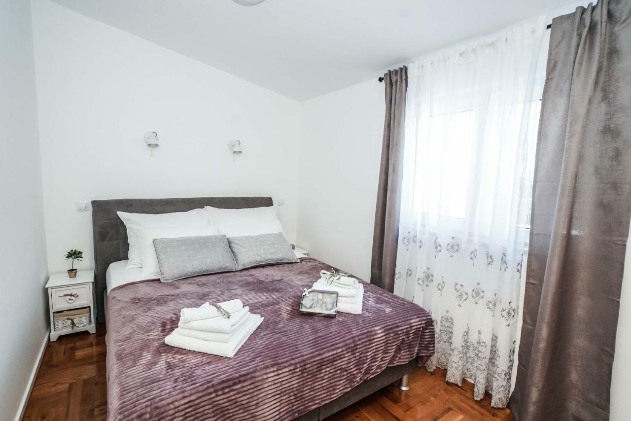 Home Away From Home With Outdoor Pool, Botanical Garden And A Beautiful Sea View Kastela Dış mekan fotoğraf