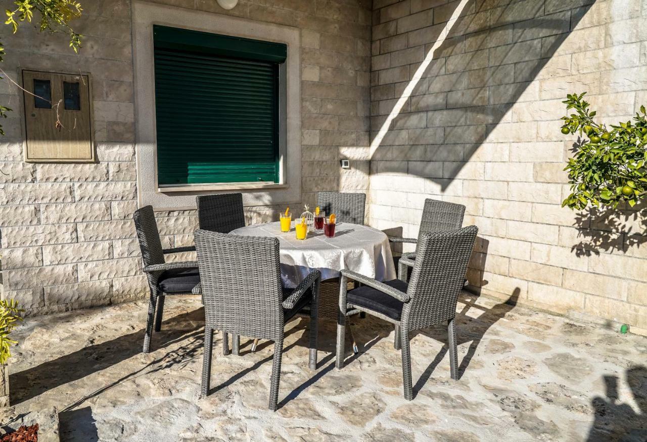 Home Away From Home With Outdoor Pool, Botanical Garden And A Beautiful Sea View Kastela Dış mekan fotoğraf