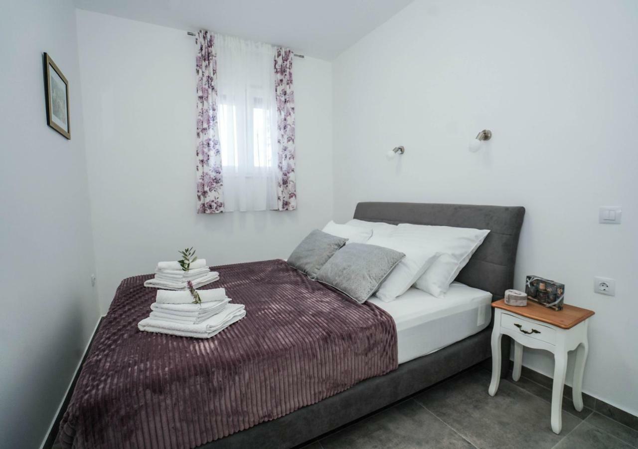 Home Away From Home With Outdoor Pool, Botanical Garden And A Beautiful Sea View Kastela Dış mekan fotoğraf